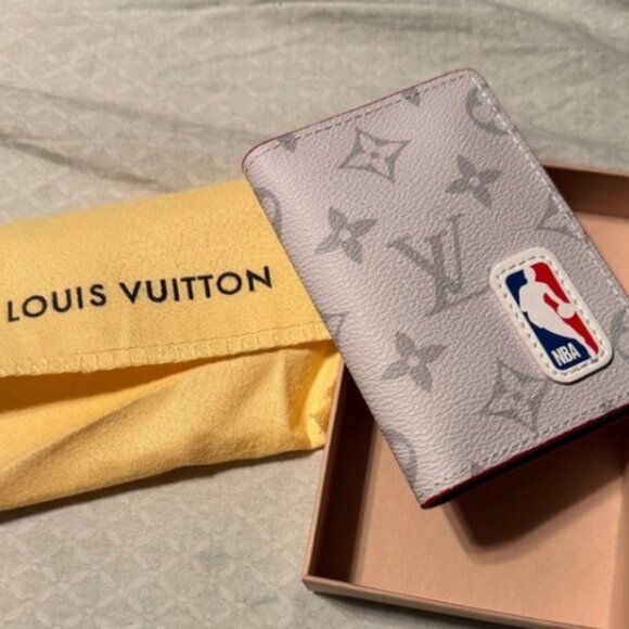 LV NBA Monogram White Compact Key & Card Holder - Picture 2 of 4